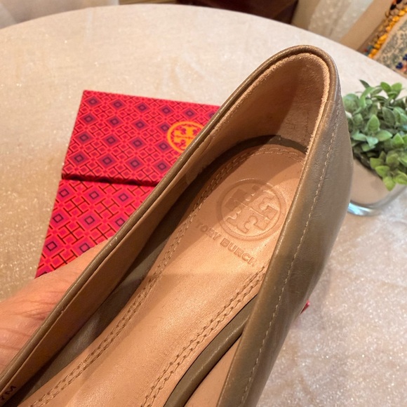 Tory Burch Women's Flats with Logo Accent, Size 7 - Picture 4 of 13